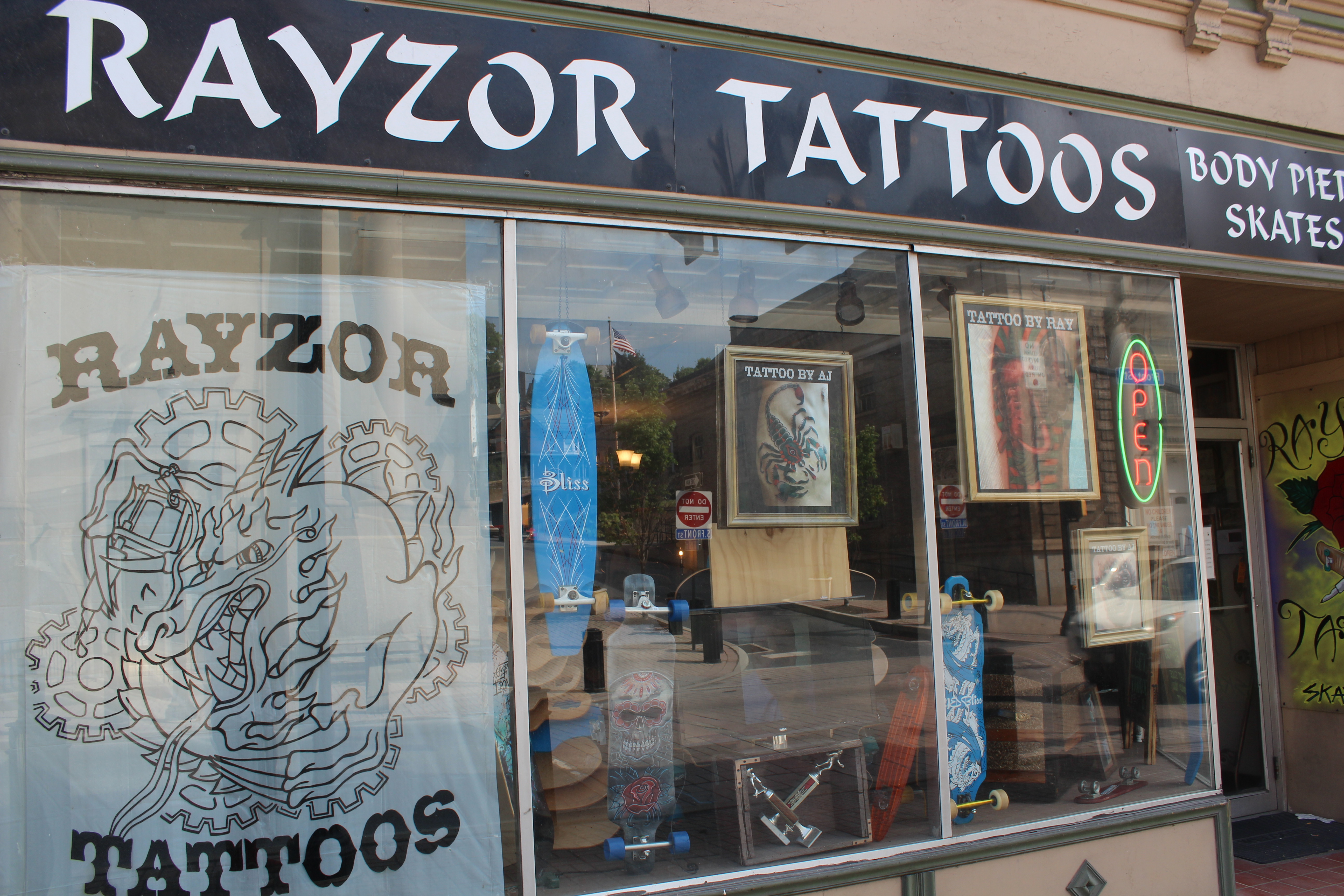 Tattoos Piercings Rayzor Tattoos Harrisburg Central Parayzor Tattoos Tattoo Skate Shop Harrisburg Hershey Capital Region